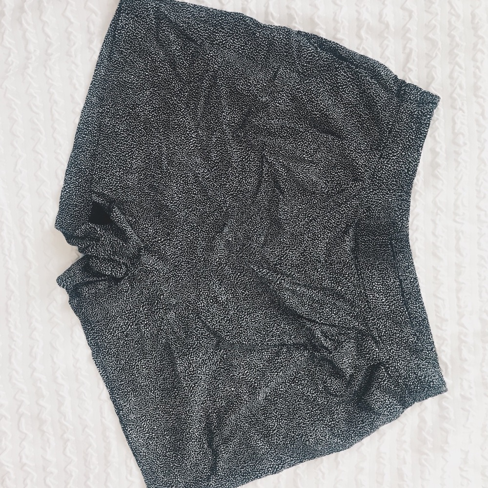 H&M black and white polka dot shorts - Picture 2 of 3